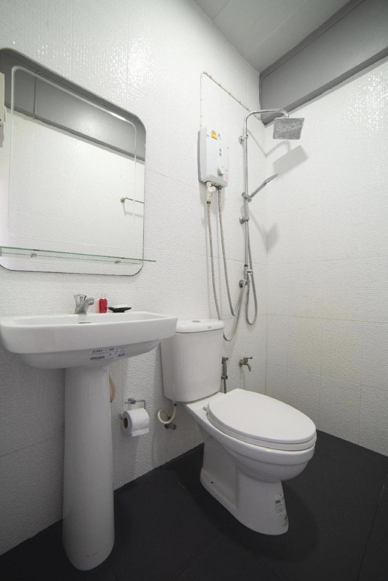 Oyo 465 Krung Kao Traveller Lodge Αγιουτάγια Εξωτερικό φωτογραφία