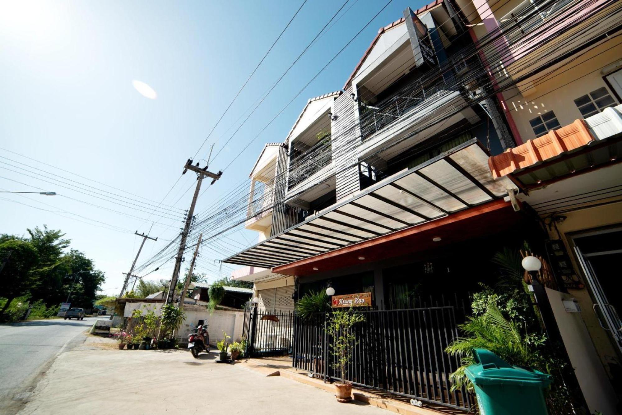 Oyo 465 Krung Kao Traveller Lodge Αγιουτάγια Εξωτερικό φωτογραφία
