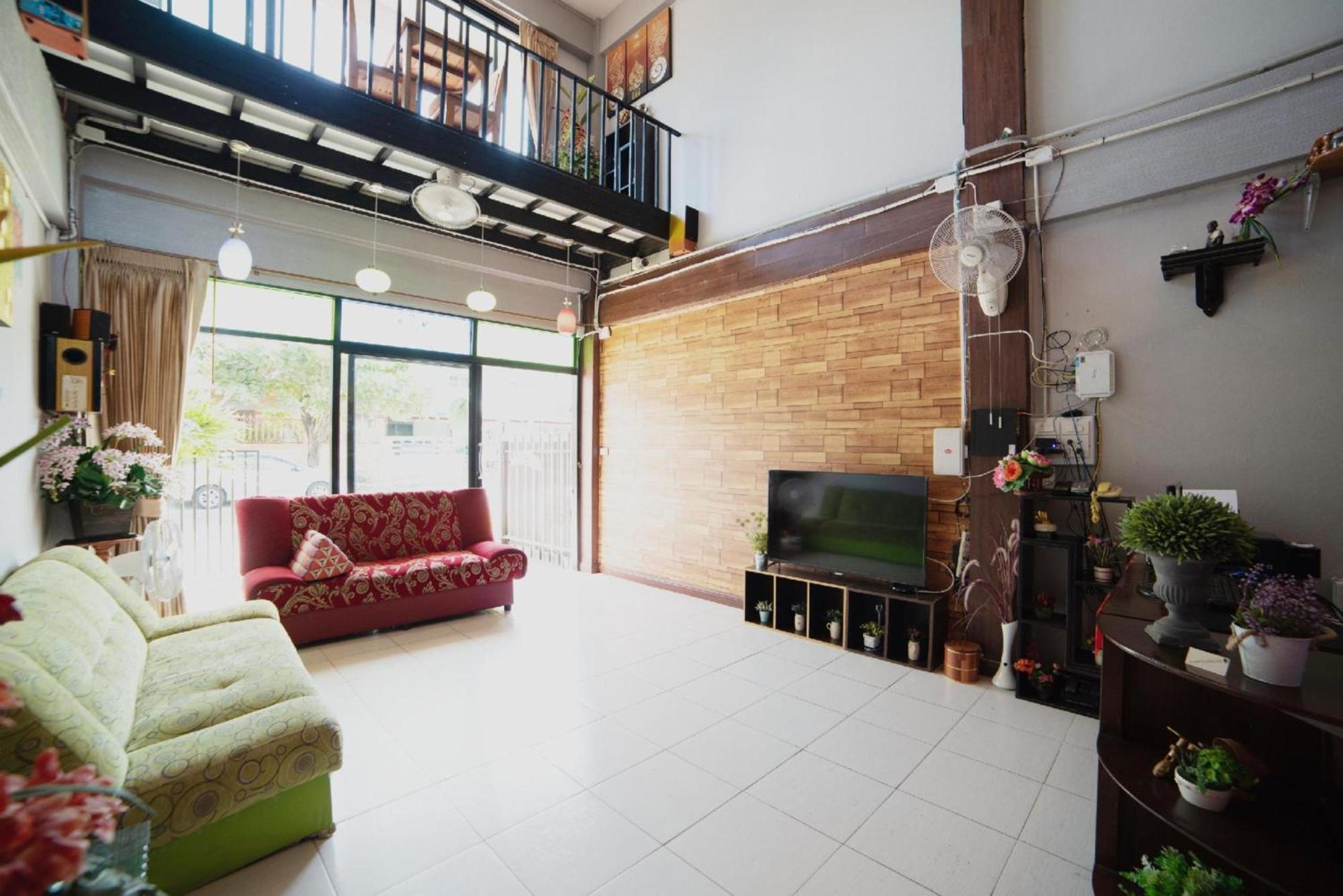 Oyo 465 Krung Kao Traveller Lodge Αγιουτάγια Εξωτερικό φωτογραφία